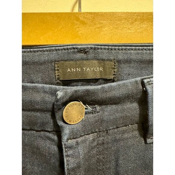 Ann Taylor Straight Jeans Dark Wash Sz 4 - Picture 2 of 4
